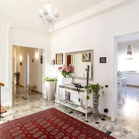 Attico Di Luna بيت ضيافة